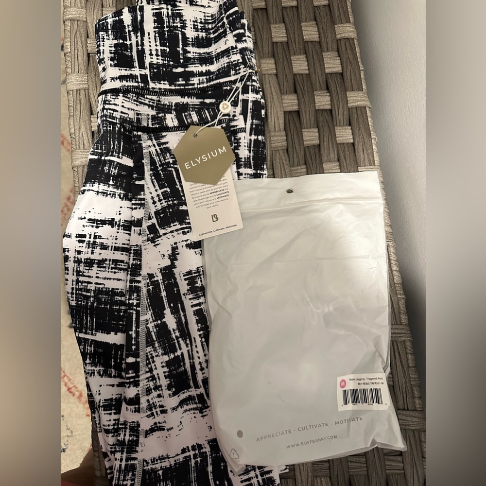 Buffbunny Rebel leggings. Triggered print.